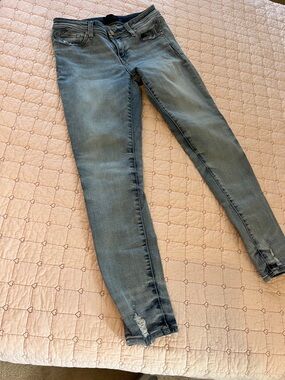 Buckle Women's Light Wash Skinny Jeans